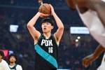超高进攻效率！杨瀚森上半场5投4中拿到9分5篮板2助攻